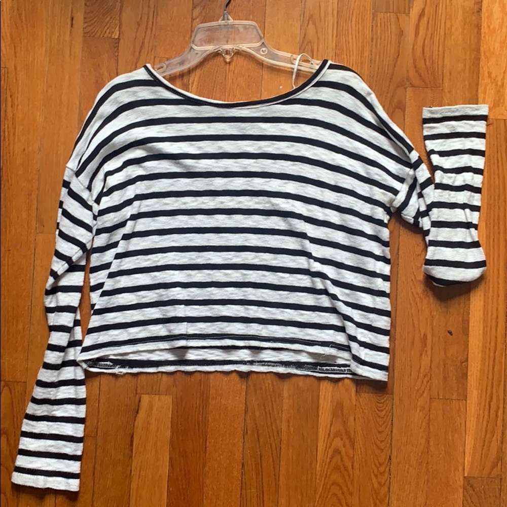 Black and white striped cropped long sleeve shirt